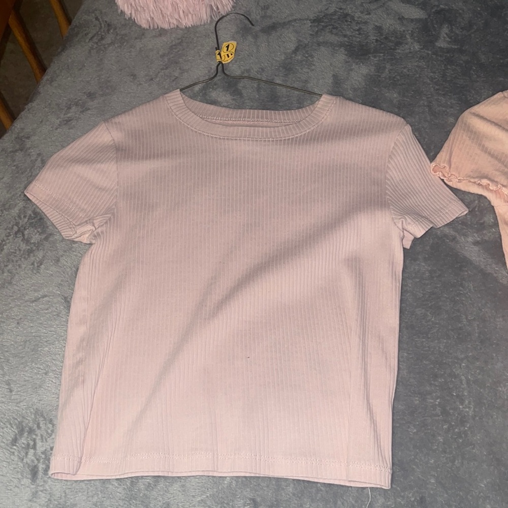 2 ribbed girls tees